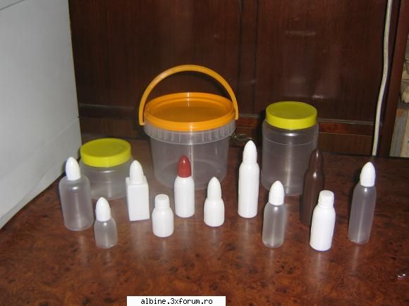 sticlutele pt propolis sunt de ml. toate modelele au picurator. 
borcanele au ml (1/4 sau 1/2 kg